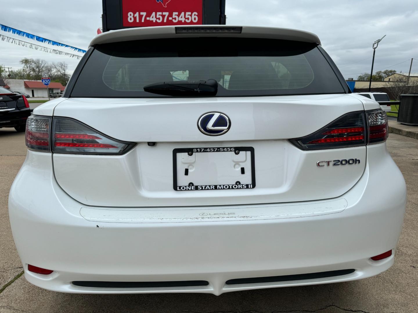 2012 WHITE LEXUS CT 200H BASE (JTHKD5BH8C2) , located at 5900 E. Lancaster Ave., Fort Worth, TX, 76112, (817) 457-5456, 0.000000, 0.000000 - Photo#4